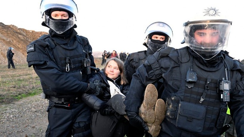Arrestan a Greta Thunberg durante protesta contra mina de carbón en Alemania