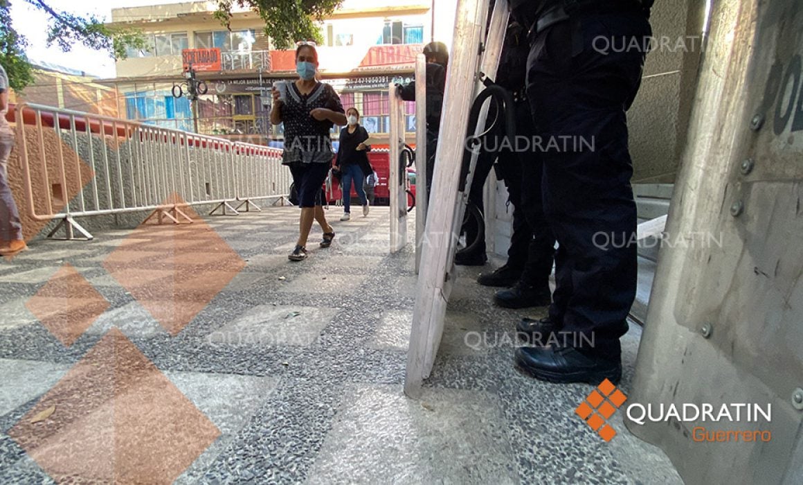 Protegen antimotines oficinas de gobierno en Chilpancingo ante posibles protestas