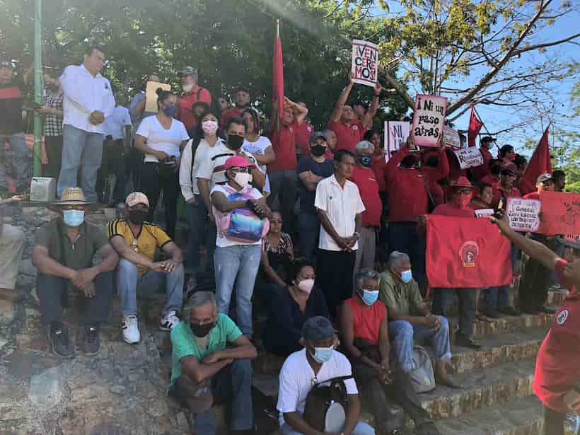 Protestan sindicatos en el Ayuntamiento de Acapulco; exigen reconocimiento oficial