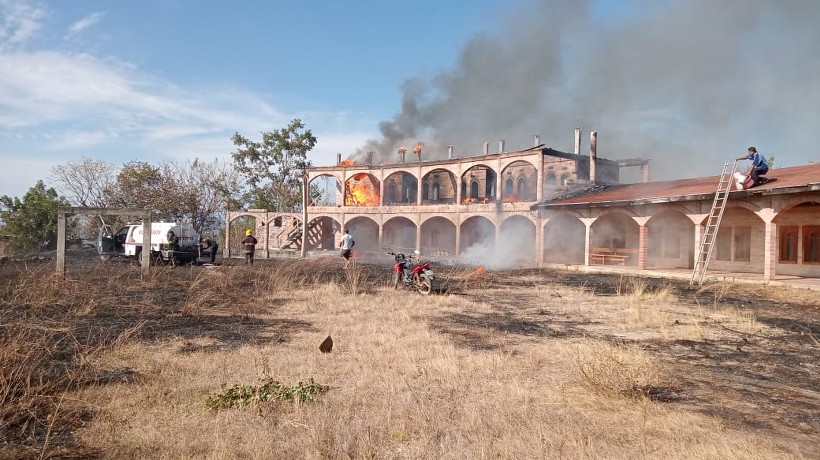 VIDEO: Se incendia convento de monjas en Acapulco