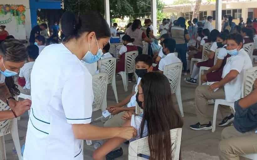 Inicia en escuelas de Acapulco vacunación contra el COVID-19