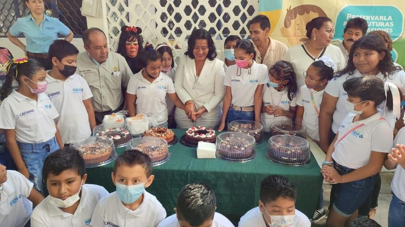 Celebra Abelina López el Día de Reyes a niños Guardianes del Agua