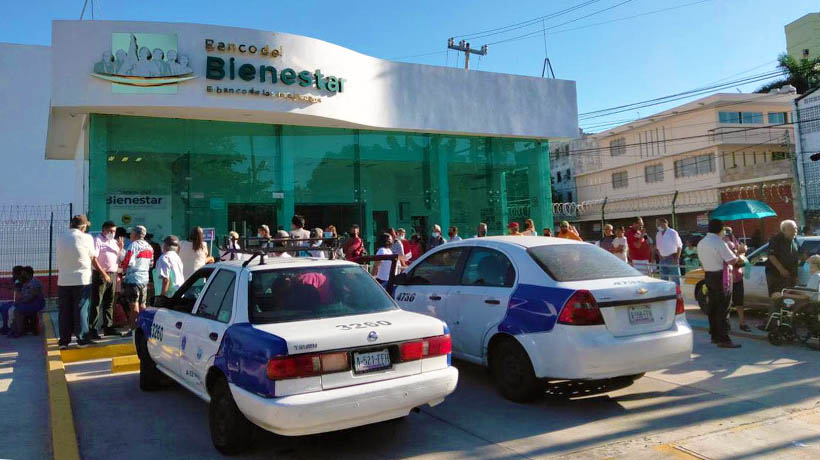 Confusión y quejas en cobro de pensiones en Banco del Bienestar de Acapulco