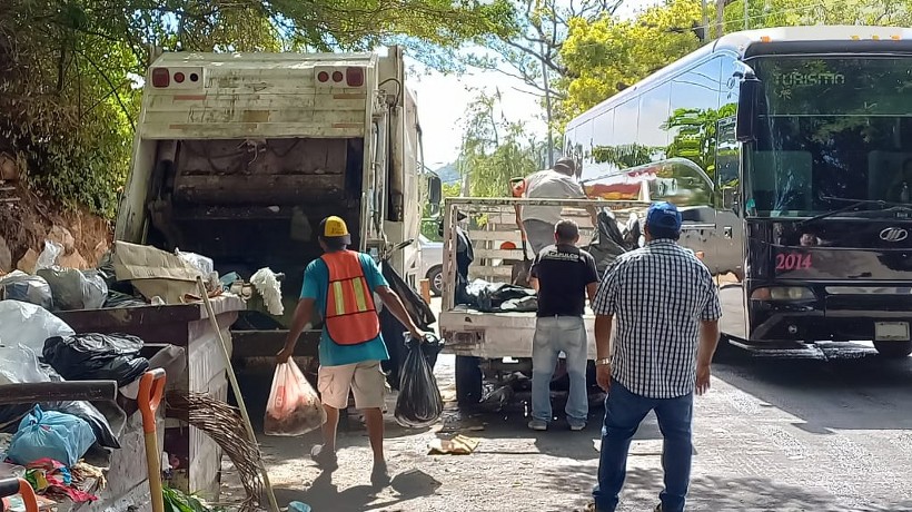 Tras vacaciones, recogen en Acapulco 10 mil toneladas de basura