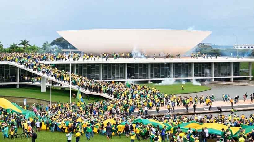 Simpatizantes de Jair Bolzonaro irrumpen en Congreso y Palacio presidencial de Brasil