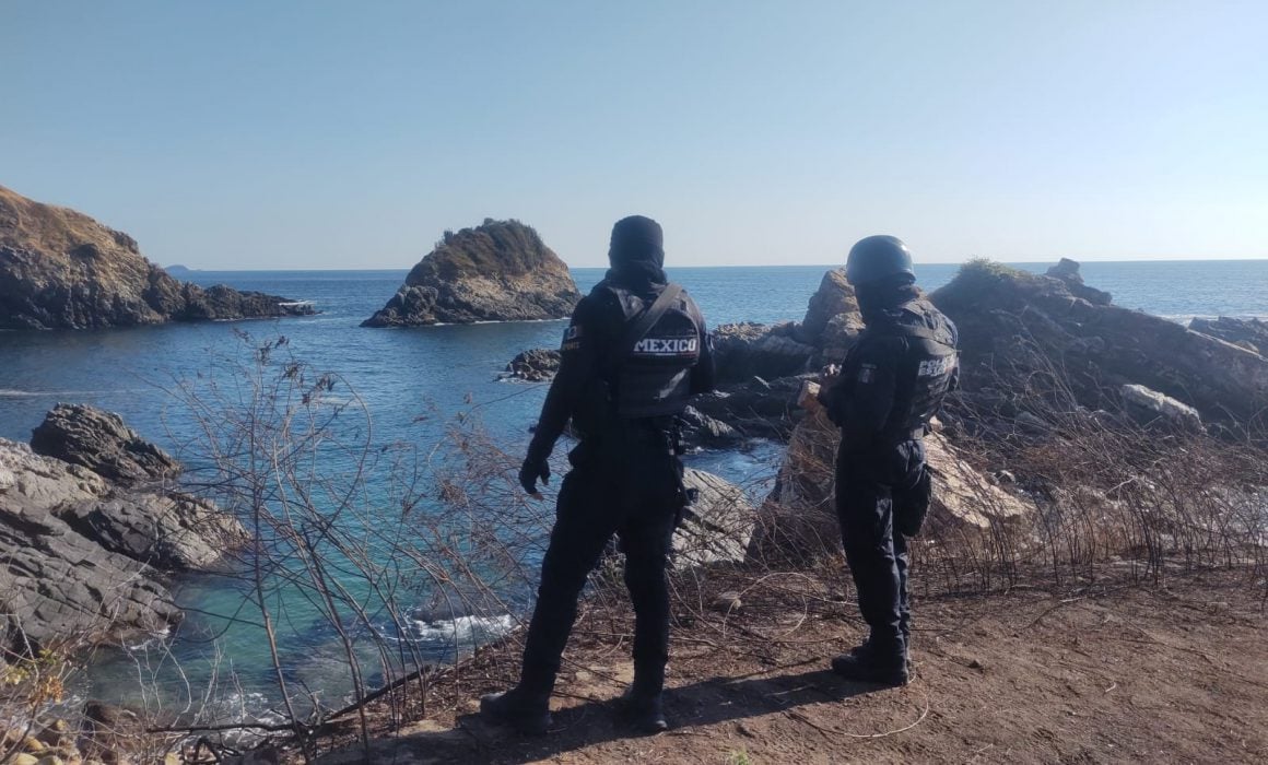 Localizan cadáver flotando en playa de Pie de la Cuesta