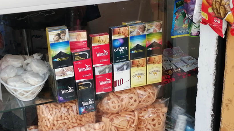 Prohiben exhibir cigarros en comercios y fumar en restaurantes