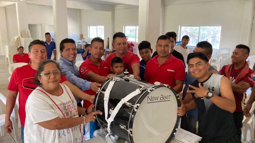 Entregan en Guerrero instrumentos a bandas de música tradicional