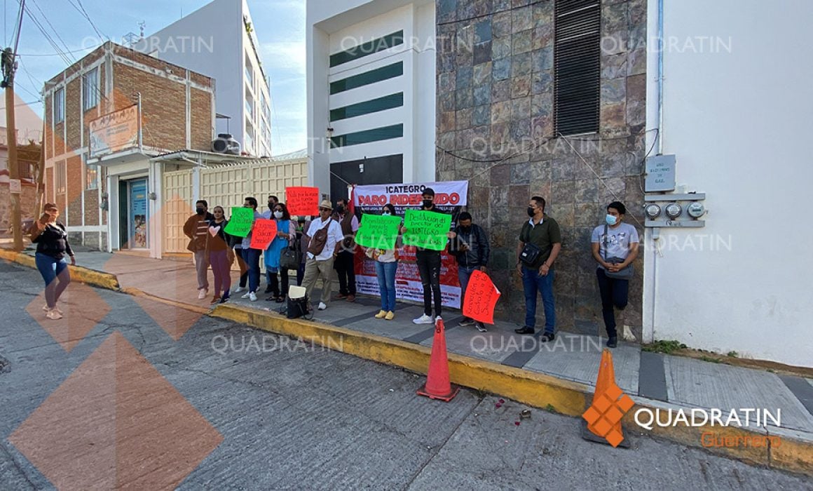 Toman oficina del Icategro en Chilpancingo; exigen reinstalación de empleados despedidos