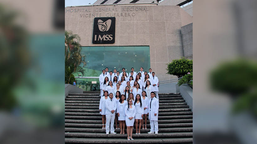 Egresan 37 médicos internos del hospital general del IMSS en Acapulco