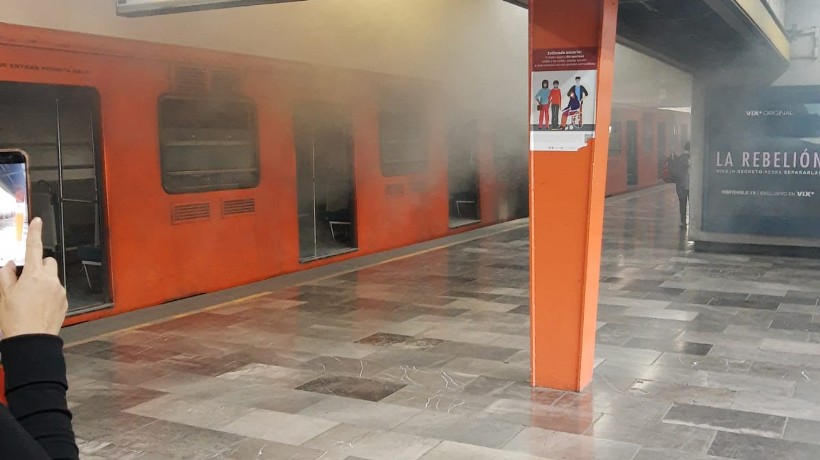 VIDEO: Nuevo incidente en el Metro, se incendia vagón en Línea 5