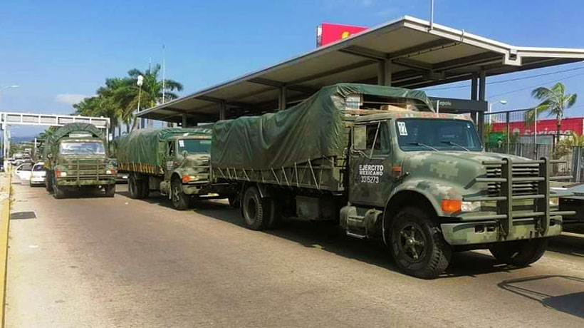 Tras lunes negro, llegan a Acapulco 200 militares más