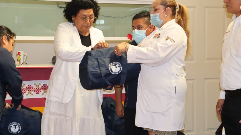 Entrega en Guerrero equipo e insumos para reforzar la salud materna