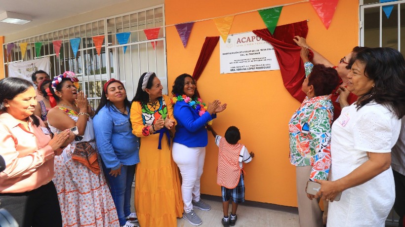 Entrega Abelina López aulas y baños en kinder de El Porvenir