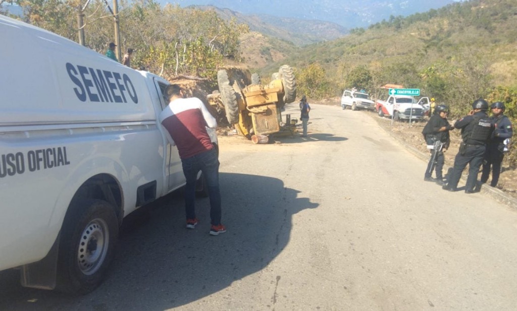 Muere chofer aplastado por retroexcavadora en Chilpancingo