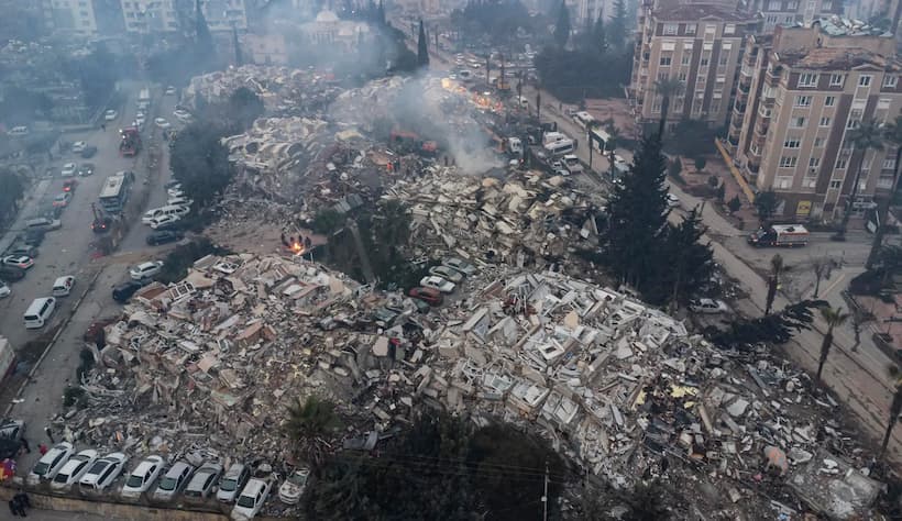 Sube cifra de víctimas por terremoto en Siria y Turquía; son 11 mil 200