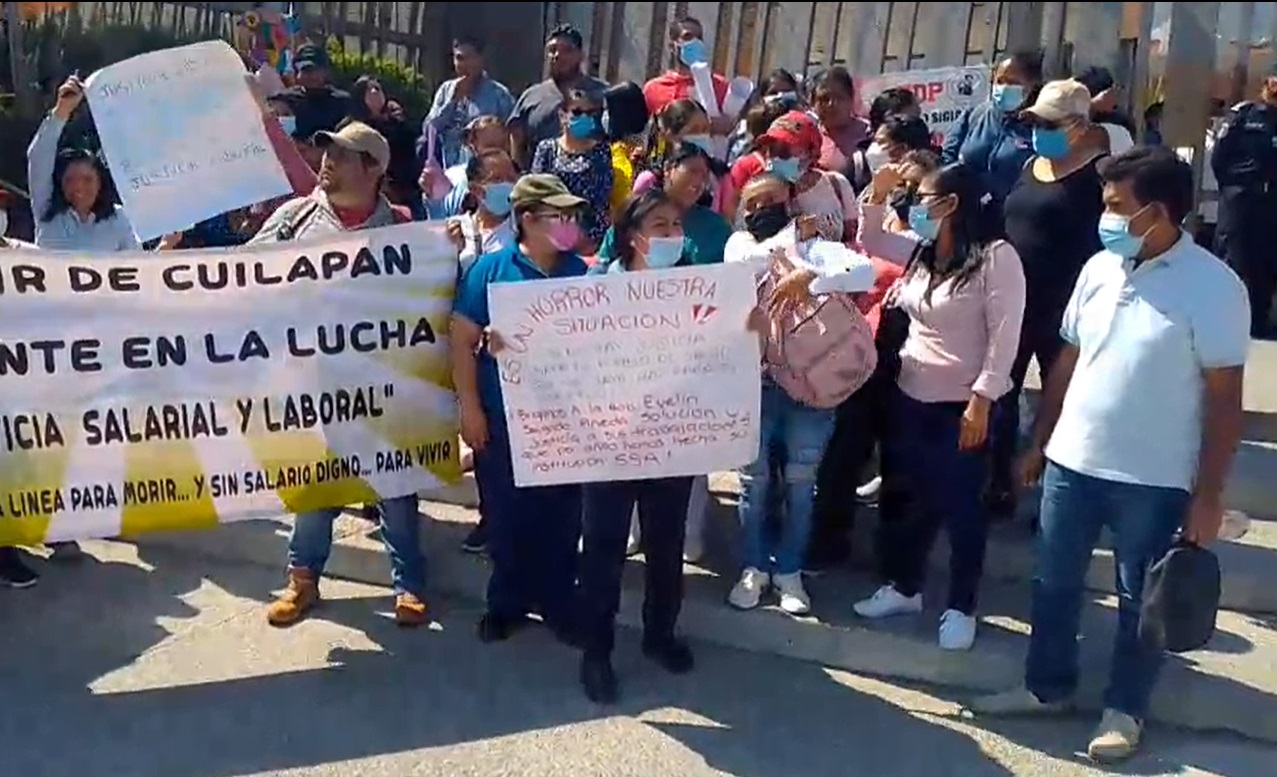 Con protesta en Chilpancingo exigen trabajadores de Salud contrataciones