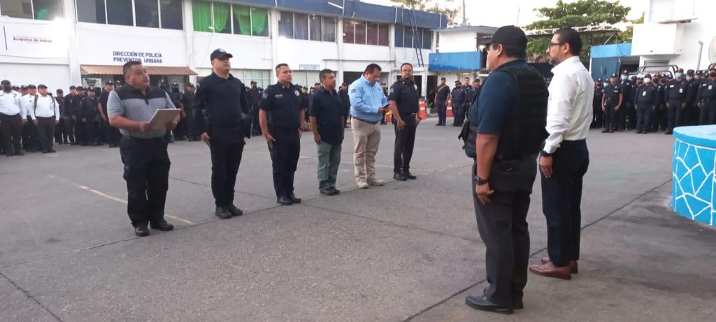 Anuncian alimentos y servicio de carrera para policías de Acapulco