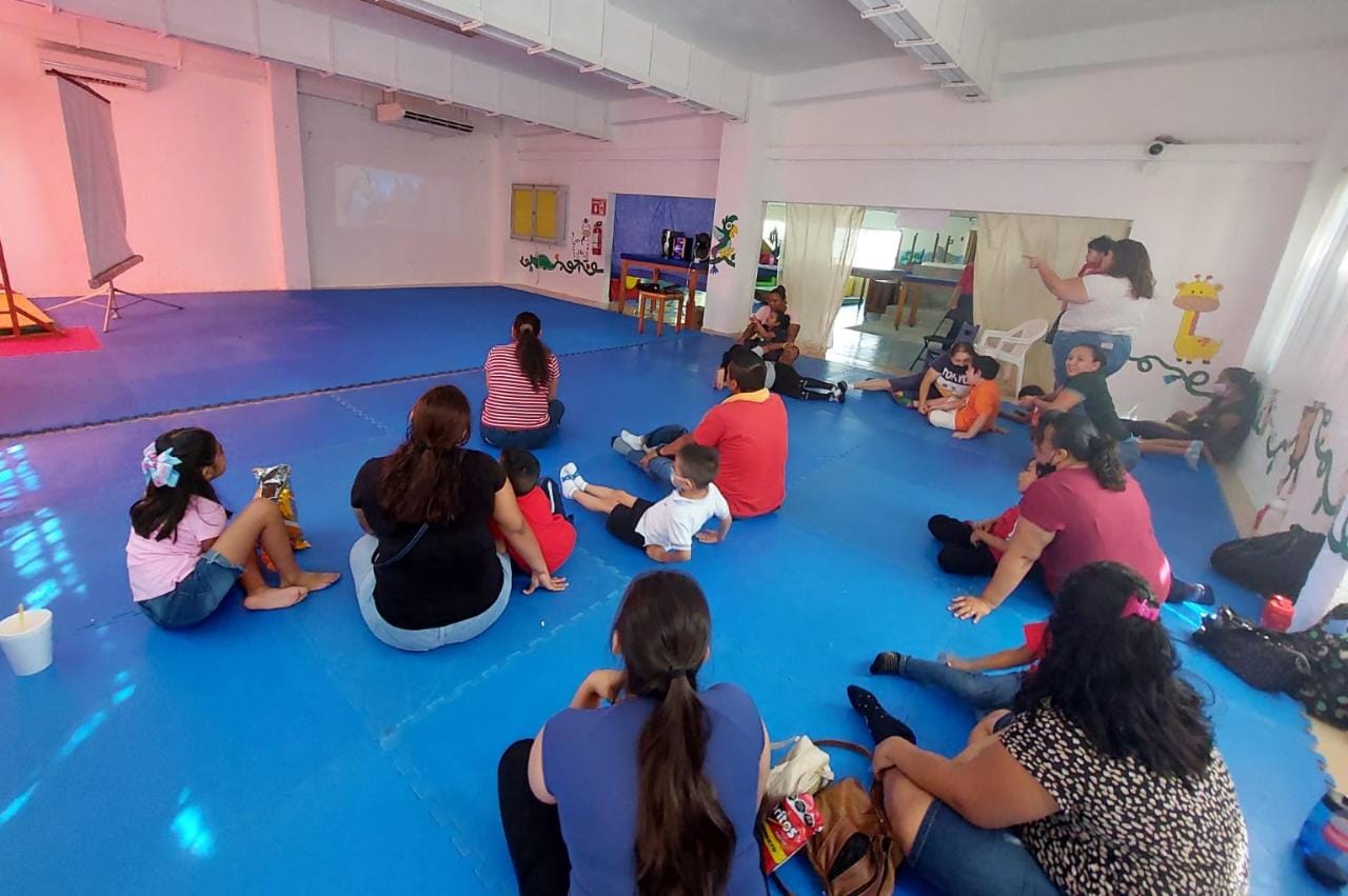 Capacita en Acapulco a padres de niños con lesión cerebral