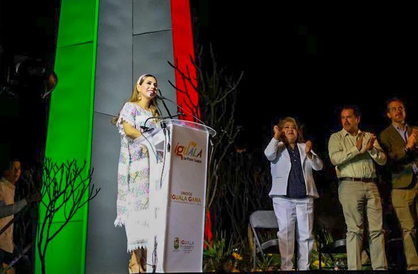 Renacer de Iguala: Inaugura Evelyn Salgado Obelisco tricolor