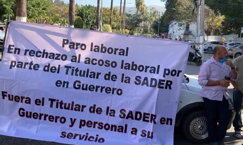 Paran labores trabajadores de la Sader en Chilpancingo; denuncian acoso laboral