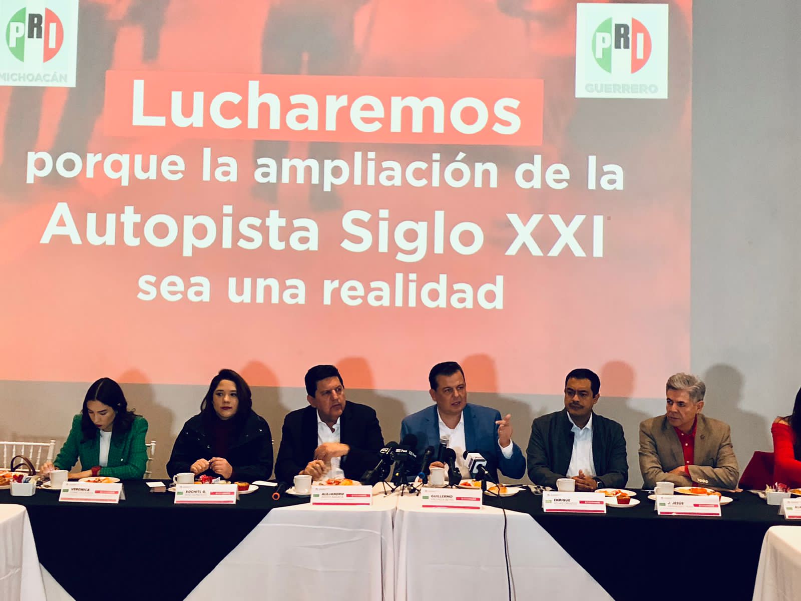 Se unen comités del PRI en Guerrero y Michoacán para exigir ampliación de la Autopista Siglo XXI