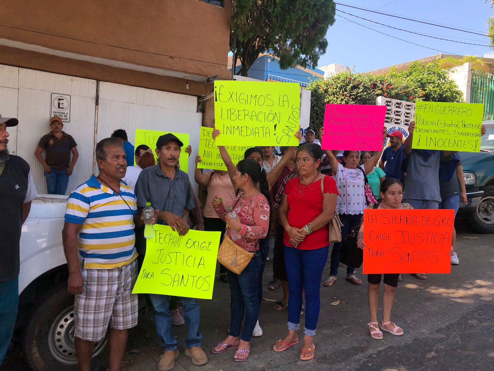 Exigen liberar a detenido de Tecpan con manifestación en la Fiscalía Regional de Acapulco