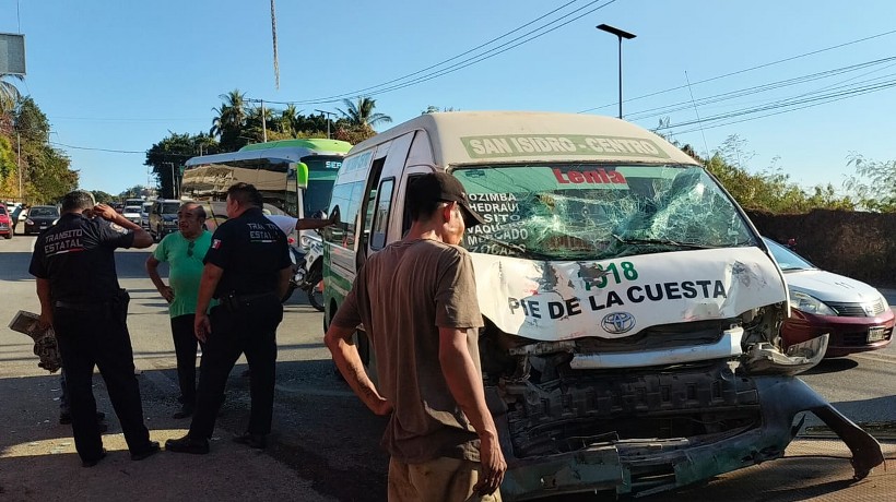 Deja ocho lesionados choque en Pie de la Cuesta de Acapulco