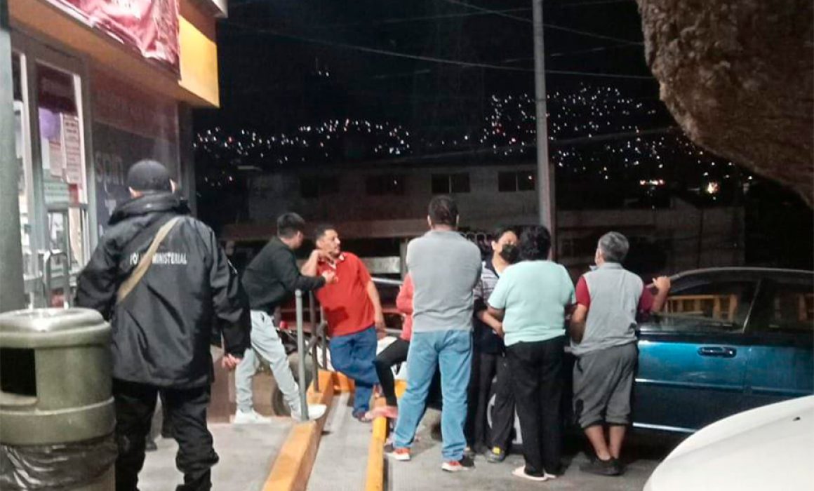 Asaltan Oxxo y dejan maniatado a trabajador en Chilpancingo