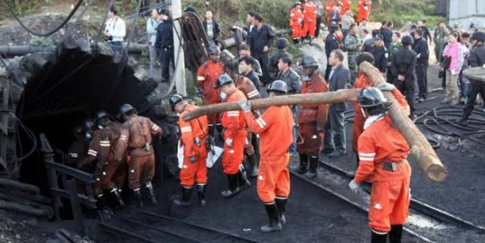 Se derrumba mina en China; hay 2 muertos y 50 desaparecidos
