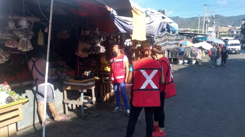 Limpian y fumigan más de 15 mercados de Acapulco