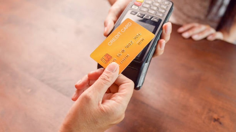 Tres productos que nunca debes comprar con tarjeta de crédito
