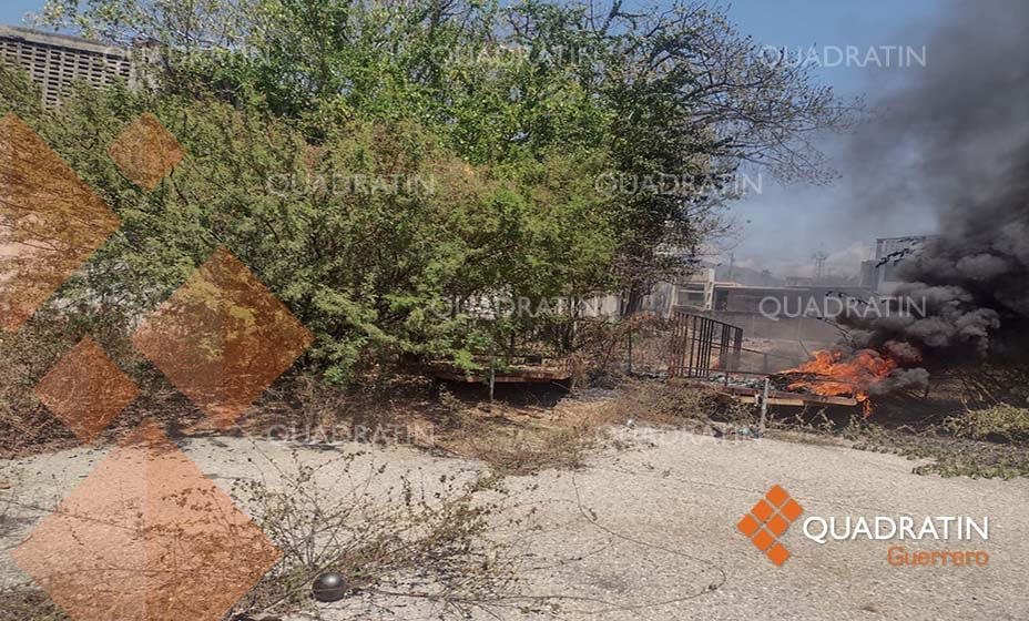 Incendio afecta remolque de bodega de Profepa en Acapulco