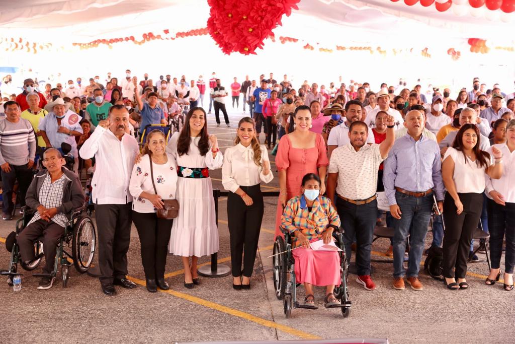 Entrega Evelyn Salgado aparatos funcionales a casi 300 adultos mayores de Guerrero