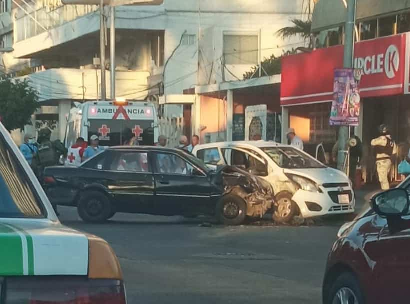 Choque en la Costera de Acapulco deja dos personas lesionadas