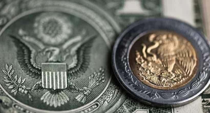 Retrocede peso mexicano frente al dólar; rompe de nuevo la barrera de las 20 unidades