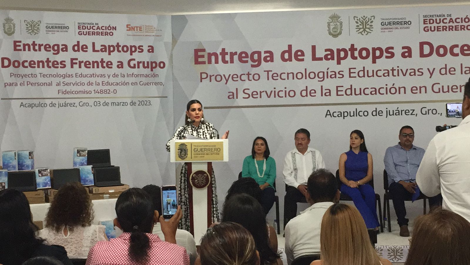 Tenemos un gran compromiso con la educación y el magisterio: Evelyn Salgado