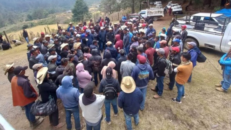 Retiran pobladores protesta en cuartel de la Sierra de Guerrero