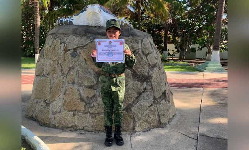 Nombran militar por un día a niña en Acapulco