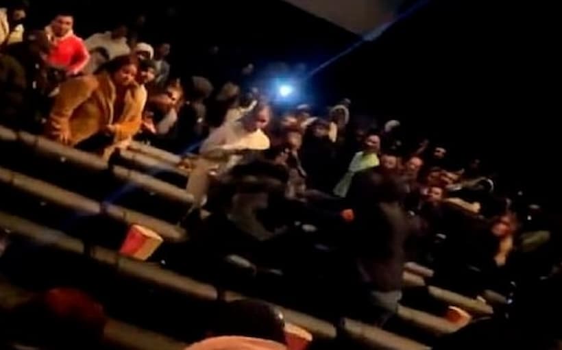 Mujeres protagonizan pelea en una sala de cine durante función de Creed III