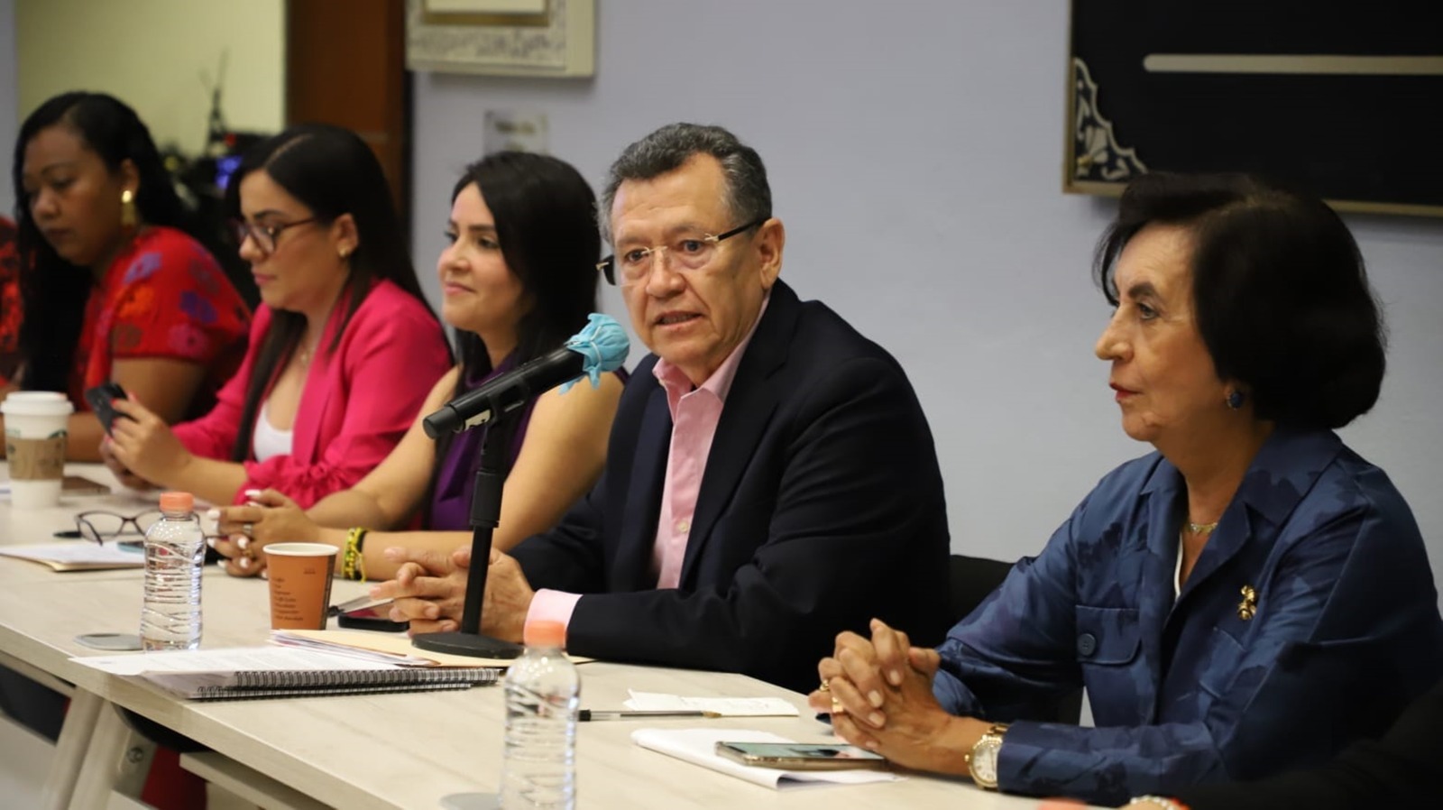 Es urgente legislar para garantizar espacios seguros para mujeres: Héctor Apreza