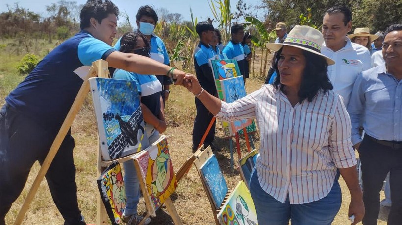 Inaugura Abelina López tres aulas en plantel de Costa Dorada