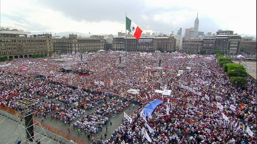 Acuden medio millón a concentración de AMLO por Expropiación Petrolera