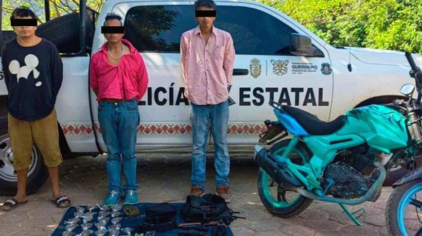 Caen tres con armamento y droga en Acapulco; iban en moto sin placas