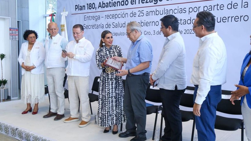 Encabeza Evelyn Salgado entrega-recepción de 25 ambulancias