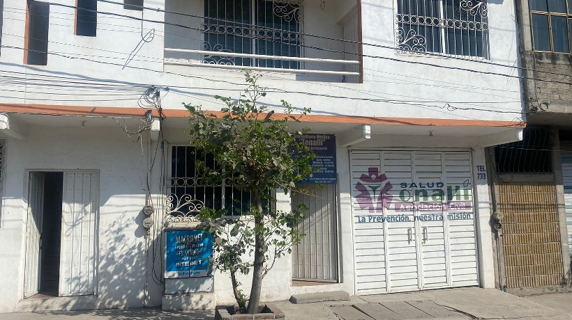 Hallan a mujer y hombre sin vida en consultorio médico de Iguala