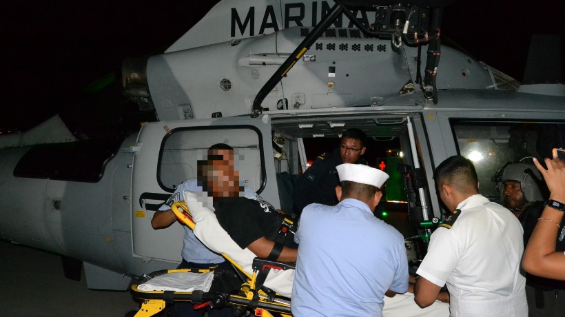 Auxilia Marina a tripulante de buque atunero en Acapulco