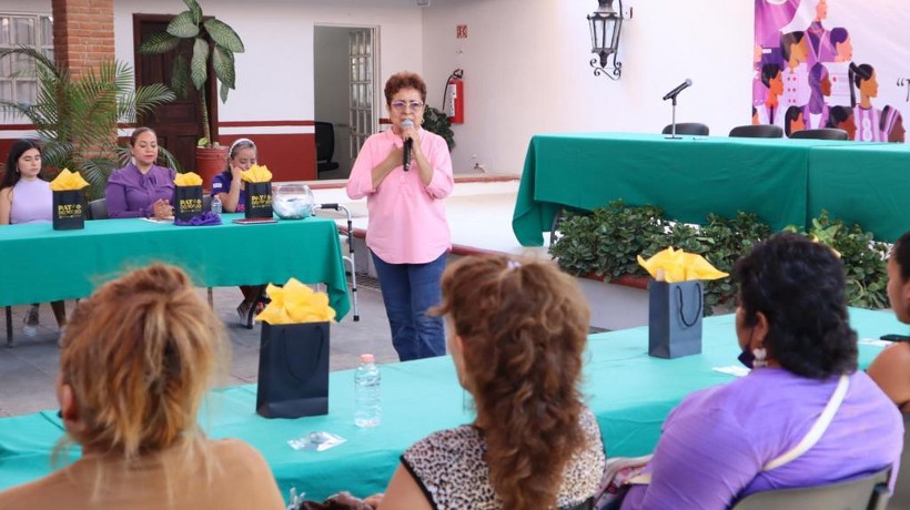 Por Día de la Mujer, realizan talleres en Congreso de Guerrero