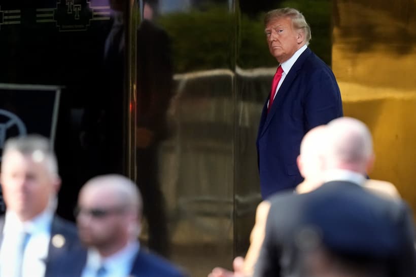 Arrestan a Donald Trump; se entregó a la Corte en Nueva York