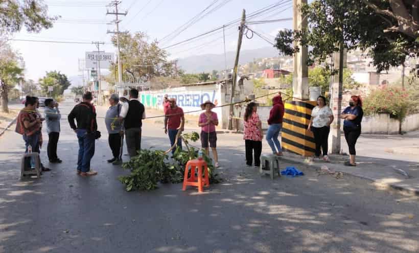 Doble bloqueo en Chilpancingo: Pobladores exigen agua potable
